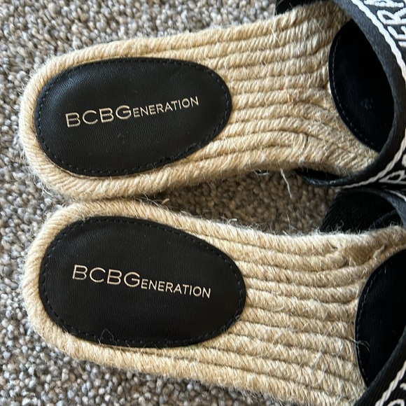 Women’s BCBGeneration raffia slide sandals. Size 8. - Picture 4 of 6